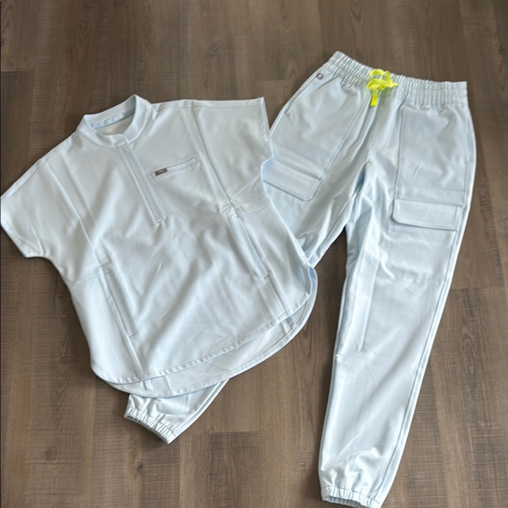 Figs Women’s Open Skies Scrub Set